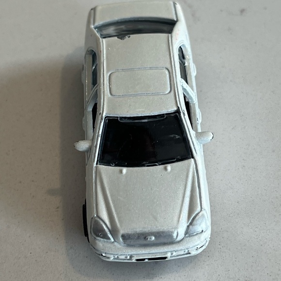Lexus Pearl Diecast Model Car MotorMax (6064) Lexus LS430 - Picture 4 of 7